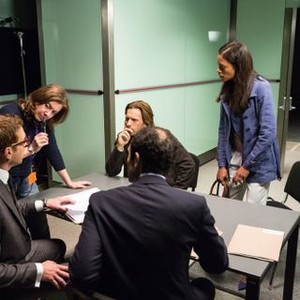 OUR KIND OF TRAITOR, Damian Lewis (left), director Susanna White (back left), Ewan McGregor (hand on face), Naomie Harris (right), on set, 2016. ph: Jaap Buitendijk/© Lionsgate