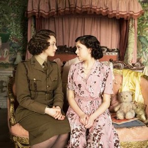 A ROYAL NIGHT OUT, from left: Sarah Gadon, as Princess Elizabeth, Bel Powley, as Princess Margaret, 2015. ph: Nick Wall/©Atlas Distribution