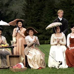 BECOMING JANE, Jessica Ashworth (second from left), Julie Walters (center), Lucy Cohu (second from right, sitting), Laurence Fox (standing, back), Anne Hathaway as Jane Austen (right), 2007. ©Miramax