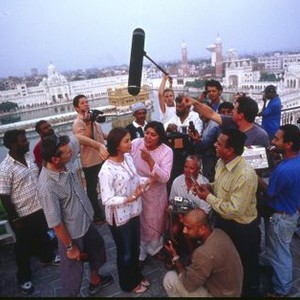 BRIDE AND PREJUDICE, Aishwarya Rai, director Gurinder Chadha on set, 2004, (c) Miramax