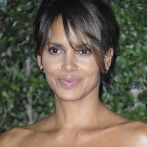 Halle Berry at arrivals for 49th NAACP Image Awards - Arrivals, Pasadena Civic Auditorium, Pasadena, CA January 15, 2018. Photo By: Elizabeth Goodenough/Everett Collection