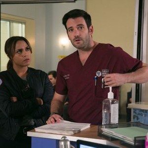 Chicago Med, Monica Raymund (L), Colin Donnell (R), 11/17/2015, ©NBC