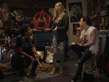 Listen up! NY-based Shiragirl proves girls rock