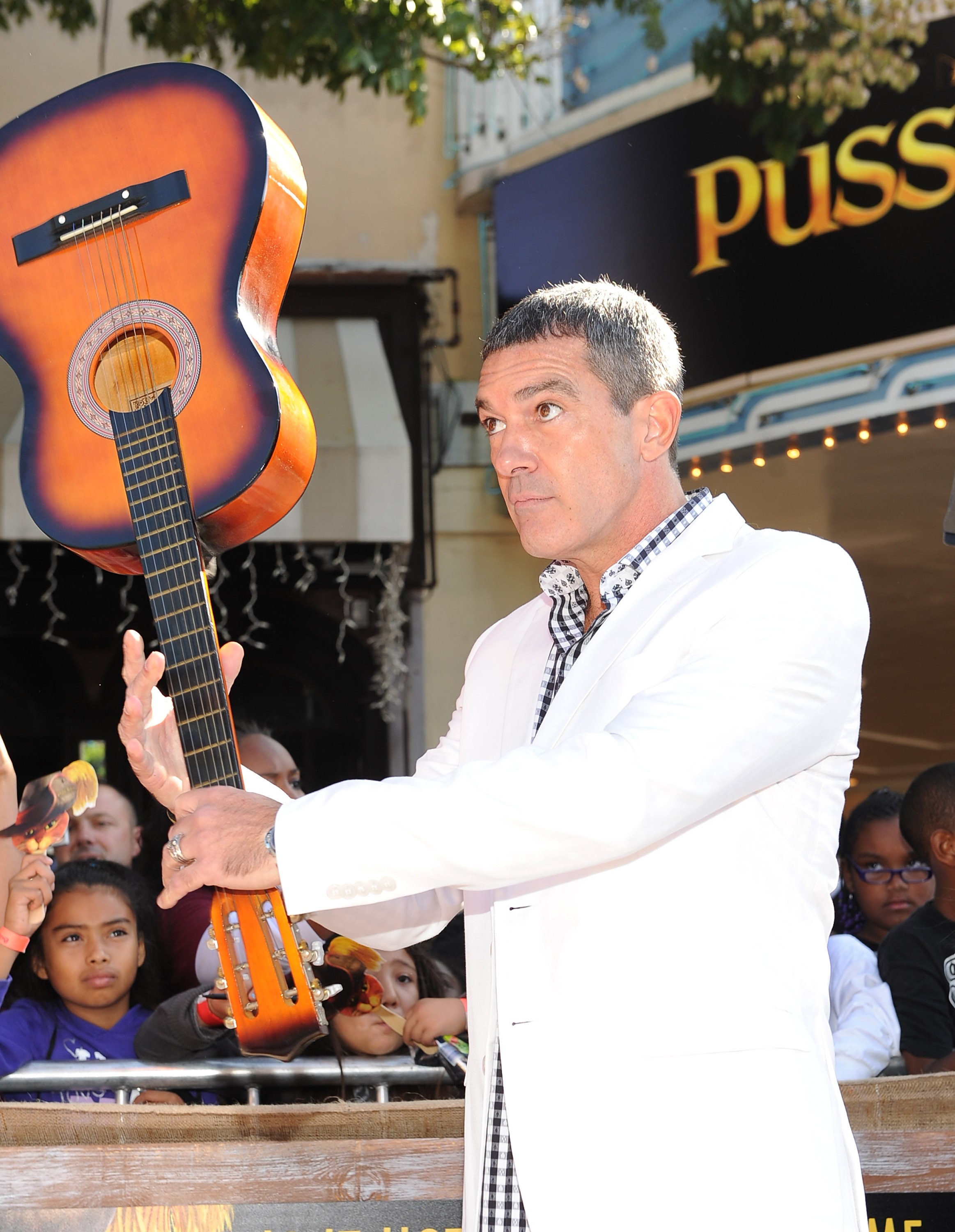 Puss in Boots Official Clip Puss Meets Jack Beanstalk Trailers