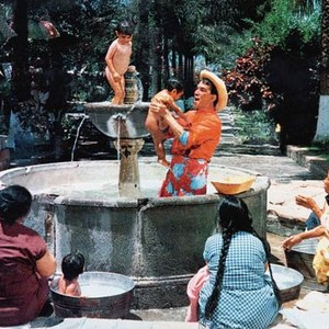 PEPE, Cantinflas (in fountain, right), 1960