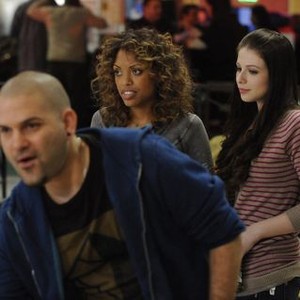 Mercy, Guillermo Diaz (L), Jamie Lee Kirchner (C), Michelle Trachtenberg (R), 'Some of Us Have Been To the Desert', Season 1, Ep. #9, 12/09/2009, ©NBC
