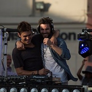 (L-R) Zac Efron as Cole and Wes Bentley as James in "We Are Your Friends." photo 3