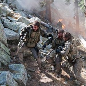 Lone Survivor' glorifies warriors, but not the war, Movies