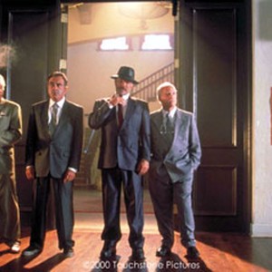 Investigating an apparent mob-related hit, detectives Steve Menteer (Jeremy Piven, left) and Olivia Neal (Carrie-Anne Moss, right) face an unlikely cast of criminals. photo 11
