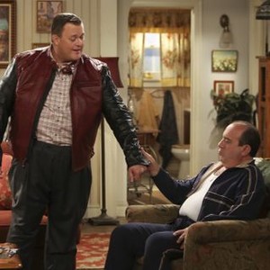 Mike and Molly, Billy Gardell (L), Louis Mustillo (R), 09/20/2010, ©CBS