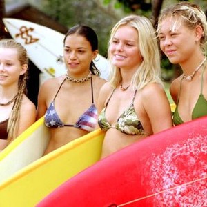 BLUE CRUSH, Mika Boorem, Michelle Rodriguez, Kate Bosworth, Sanoe Lake, 2002 (c) Universal,
