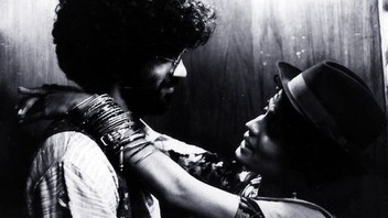 In Which Annie Gives it Those Ones | Rotten Tomatoes