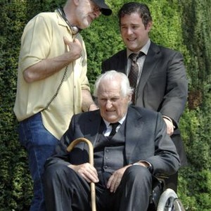 DEATH AT A FUNERAL, director Frank Oz, Peter Vaughan (center), Andy Nyman, on set, 2007. ©MGM