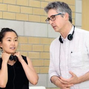 DOWNSIZING, FROM LEFT: HONG CHAU, DIRECTOR ALEXANDER PAYNE, ON SET, 2017. PH: GEORGE KRAYCHYK/© PARAMOUNT PICTURES