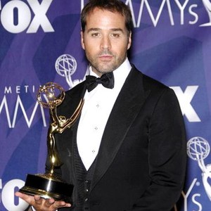 Jeremy Piven winner Outstanding Supporting Actor In A Comedy Series in the press room for PRESS ROOM - The 59th Annual Primetime Emmy Awards, The Shrine Auditorium, Los Angeles, CA, September 16, 2007. Photo by: Michael Germana/Everett Collection