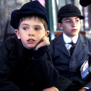 FIVE CHILDREN AND IT, Freddie Highmore, Jonathan Bailey, 2004