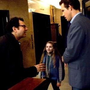 DEFINITELY, MAYBE, director Adam Brooks, Abigail Breslin, Ryan Reynolds, on set, 2008. ©Universal