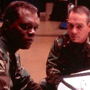 Samuel L. Jackson as Col. Terry Childers and Tommy Lee Jones as Col. Hayes Hodges in Paramount's Rules Of Engagement photo 7