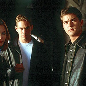 (L-R) Leslie Bibb as Chloe, Paul Walker as Caleb Mandrake and Joshua Jackson as Lucas McNamara in "The Skulls." photo 17