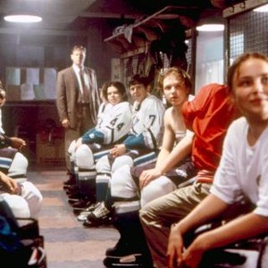 D3: THE MIGHTY DUCKS, Jeffrey Nordling (back, left of center), 1996. ©Buena Vista Pictures