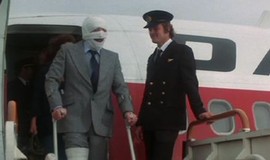 Trail of the Pink Panther: Official Clip - Off the Plane photo 3