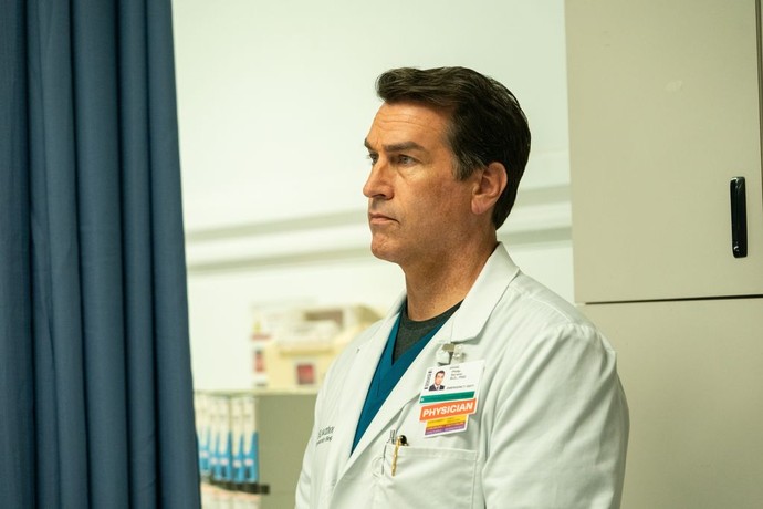 ER doctor in Code 3