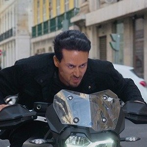 Hrithik Roshan as Kabir in "War." photo 20