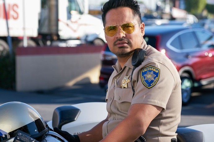 Actors In The Movie Chips 60 Photos - Moonagedaydream.film