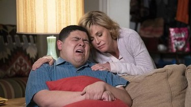 Watch modern family season 10 episode 22 shop