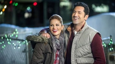 Christmas Under Wraps | Rotten Tomatoes