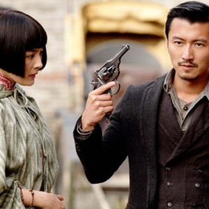 Nicholas Tse (right) as Guo in "The Bullet Vanishes." photo 7