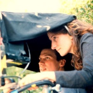 LOVELY & AMAZING, Director Nicole Holofcener on the set, 2001