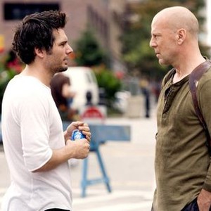 LIVE FREE OR DIE HARD, director Len Wiseman, Bruce Willis, on set, 2007. TM & Copyright ©20th Century Fox. All rights reserved.