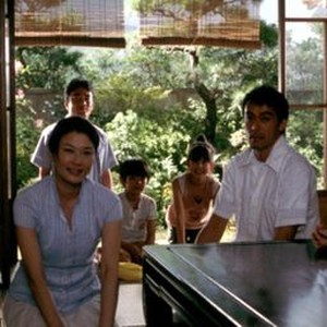 STILL WALKING, (aka ARUITEMO ARUITEMO, aka EVEN IF YOU WALK AND WALK), from left: Kirin Kiki, Shohei Tanaka, Yui Natsukawa, Kazuya Takahashi (back), Ryoga Hayashi, Hotaru Nomoto, Hiroshi Abe, You, 2008. Ph: Still Walking Production Committee/©IFC Films