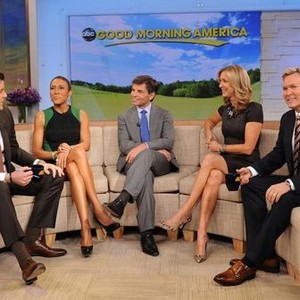 Good Morning America, from left: Josh Elliott, Robin Roberts, George Stephanopoulos, Lara Spencer, Sam Champion, 11/03/1975, ©ABC