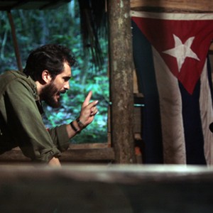 Demián Bichir as Fidel Castro and Benicio Del Toro as Che.