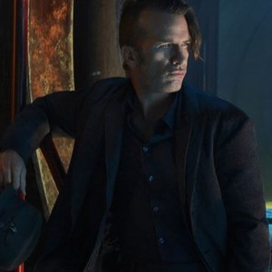 Thomas Jane as Detective Joe Miller