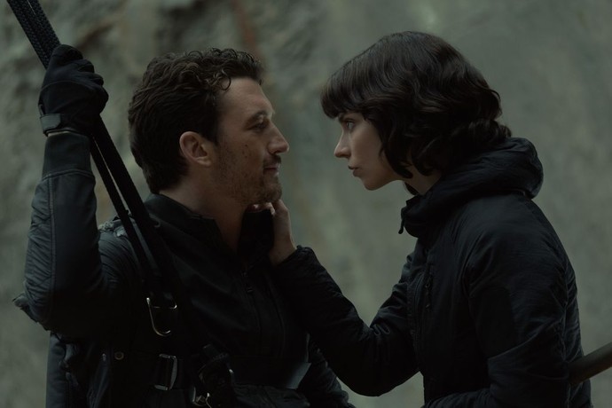 Drasa (Anya Taylor-Joy) informs Levi (Miles Teller) that he needs a shower after crossing the gorge, in "The Gorge." (Apple Studios/Skydance Media)