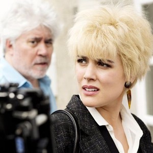 JULIETA, from left: director Pedro Almodovar, Adriana Ugarte, on set, 2016. ph: Manolo Pavon/© Sony Pictures Classics