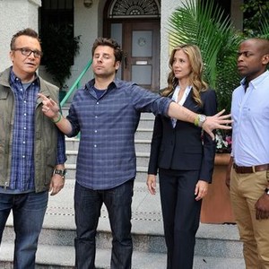 Psych, from left: Tom Arnold, James Roday, Mira Sorvino, Dulé Hill, 'A Touch of Sweevil', Season 8, Ep. #8, 03/12/2014, ©USA