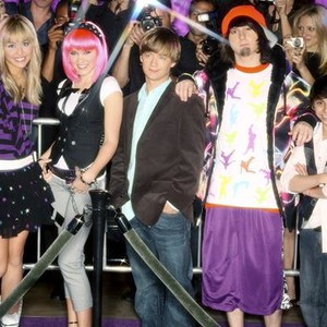 Miley Cyrus, Emily Osment, Jason Earles, Mitchel Musso and Moises Arias (from left)