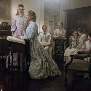 THE BEGUILED, FROM LEFT: ELLE FANNING, NICOLE KIDMAN, KIRSTEN DUNST, ANGOURIE RICE, OONA LAURENCE, EMMA HOWARD, ADDISON RIECKE, 2017. PH: BEN ROTHSTEIN/© FOCUS FEATURES