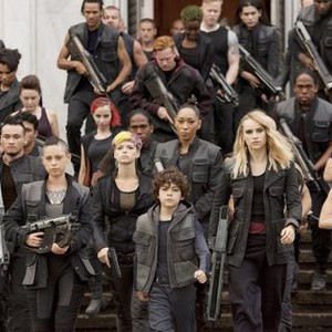 INSURGENT, (aka THE DIVERGENT SERIES: INSURGENT), Rosa Salazar (front left), Emjay Anthony (front, center), Suki Waterhouse (front, blonde hair), 2015. ph: Andrew Cooper/©Summit Entertainment