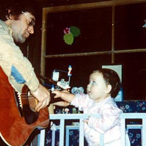 Folk music pioneer Ramblin' Jack Elliott gives his daughter, Aiyana Elliott, her first guitar lesson. photo 2