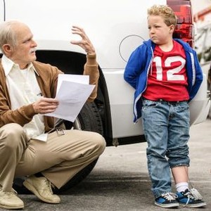 BAD GRANDPA, (aka JACKASS PRESENTS: BAD GRANDPA), from left: Johnny Knoxville, Jackson Nicoll, on set, 2013. ph: Sean Cliver/©Paramount Pictures