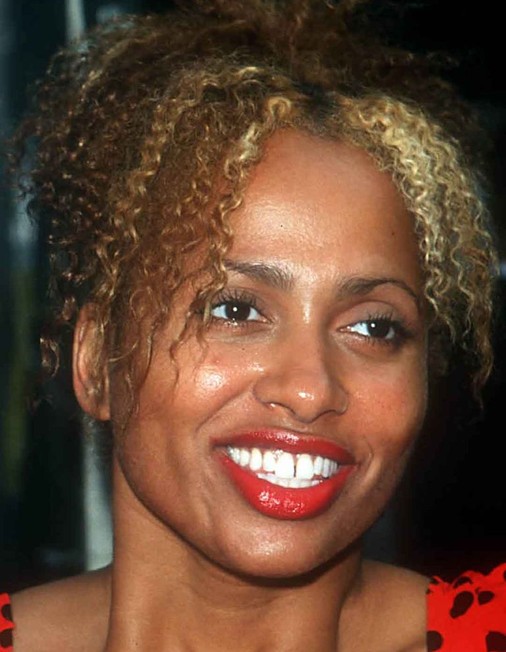 Lisa Nicole Carson