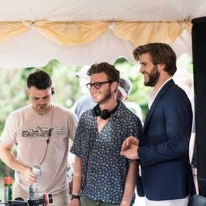 ISN'T IT ROMANTIC, ON-SET, (FROM LEFT): DIRECTOR TODD STRAUSS-SCHULSON (CENTER), LIAM HEMSWORTH (RIGHT), 2019. PH: MICHAEL PARMELEE/© WARNER BROTHERS