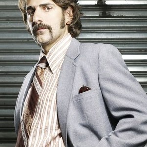 Michael Imperioli as Detective Ray Carling