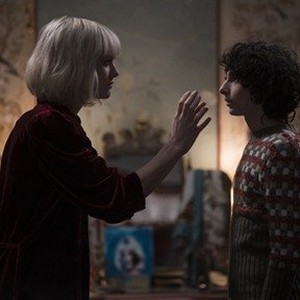 Mackenzie Davis as Kate and Finn Wolfhard as Miles in a scene from " The Turning. photo 18