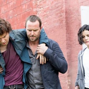 Blindspot, Johnny Whitworth (L), Sullivan Stapleton (C), Jaimie Alexander (R), 'Cede Your Soul', Season 1, Ep. #6, 10/26/2015, ©NBC
